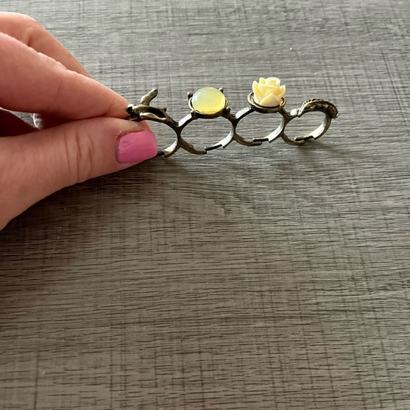 Rustic 4 finger ring! 💍 - Picture 3 of 3